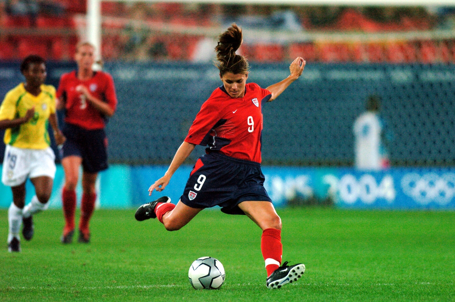 Unveiling the Legendary Journey of Mia Hamm: A Trailblazer Redefining Women’s Soccer