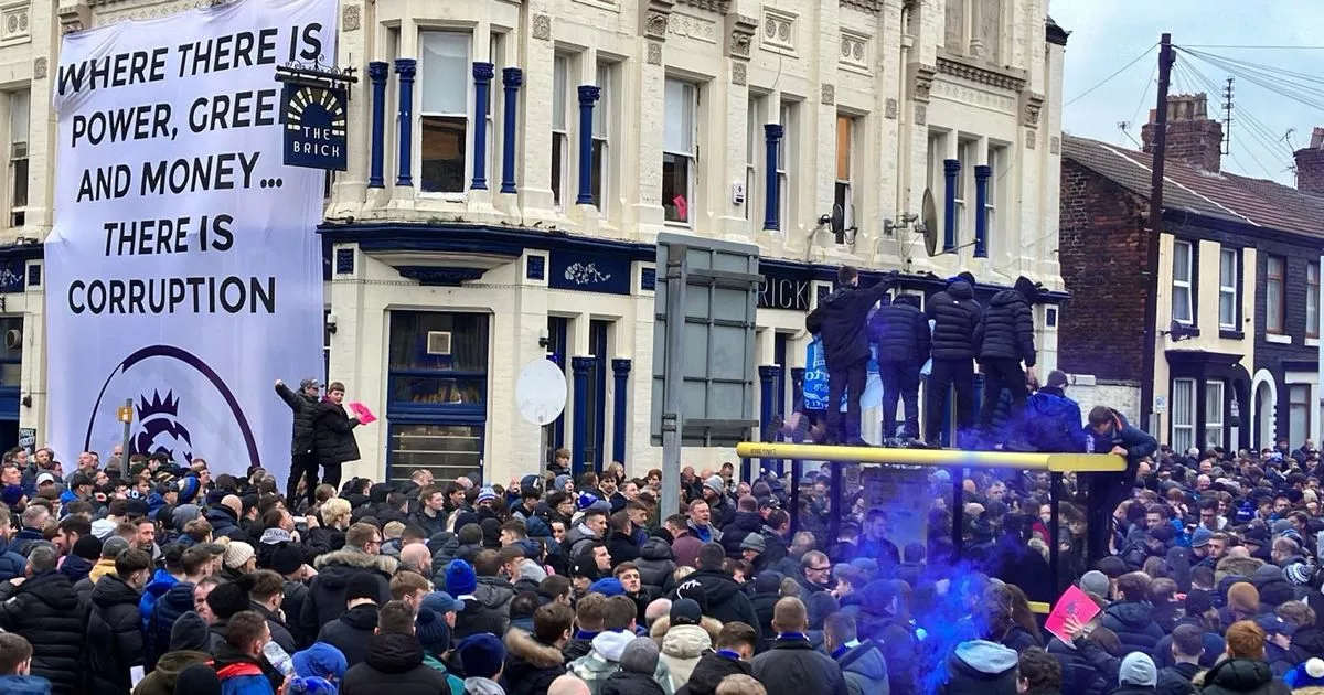 Unrest in the Ranks: Everton Supporters Raise Their Voices Ahead of Key Man Utd Encounter – Latest from the Premier League