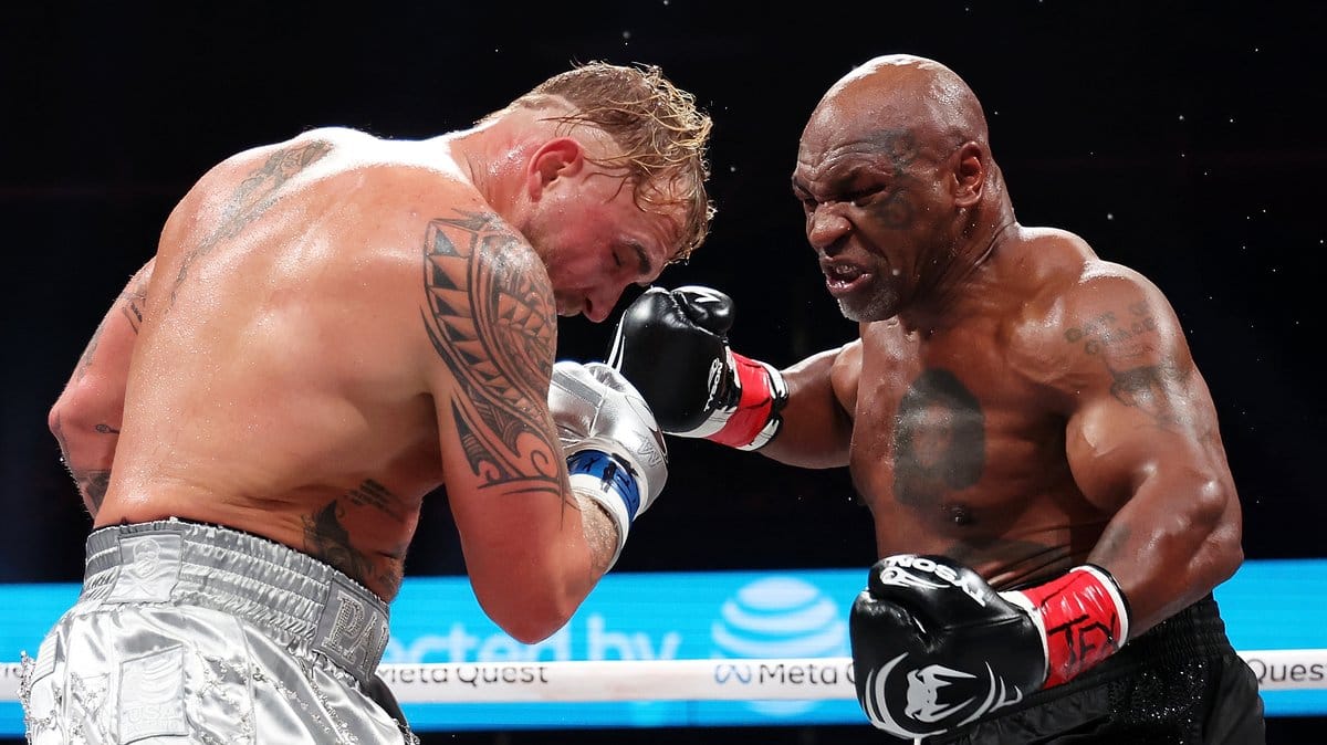 The Electrifying Showdown Between Mike Tyson and Jake Paul – Who Will Reign Supreme in the Ring?