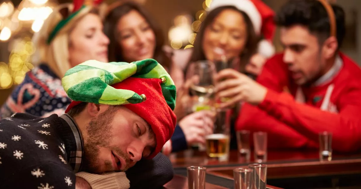 Navigating Holiday Cheer: A Doctor’s Insight on How Much Alcohol is Too Much During Festive Celebrations